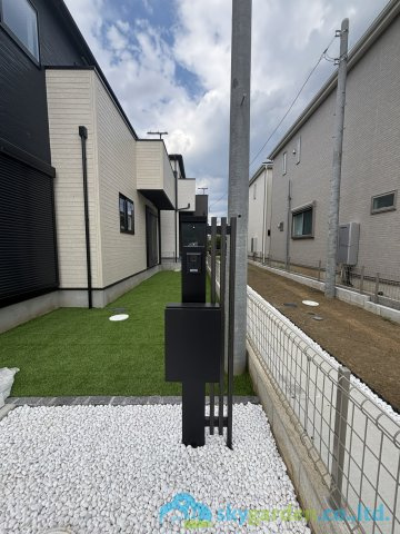 平塚市上平塚2期　新築戸建　全3棟2号棟の玄関
