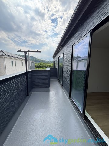 平塚市上平塚2期　新築戸建　全3棟2号棟のバルコニー