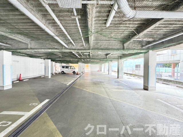 サンプラザ・ベビードールの駐車場