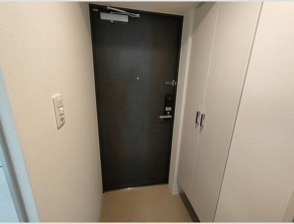 エスリード大阪上本町グリーズの玄関