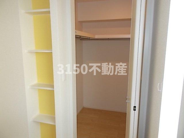 テスラ　Ｂの収納|たっぷりとした収納スペースです