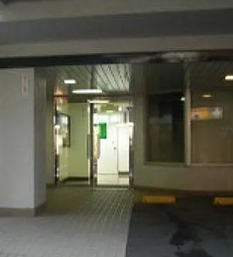 松戸市上本郷の賃貸マンションのエントランス