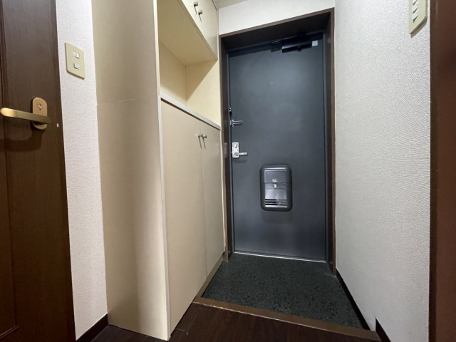 イズミコートの玄関