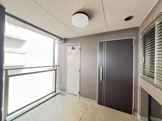 ルイシャトレ大和八木の玄関
