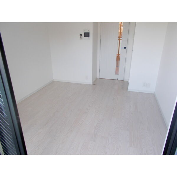 M-RESIDENCE新大阪Gardenの居間・リビング