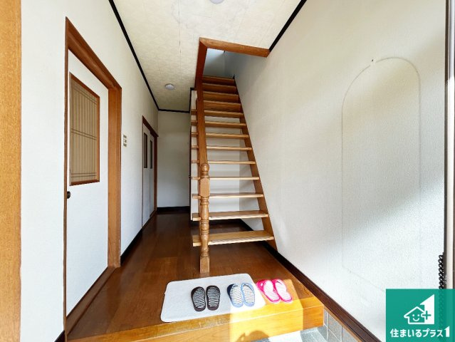 神戸市北区有野町唐櫃　中古一戸建ての設備|階段