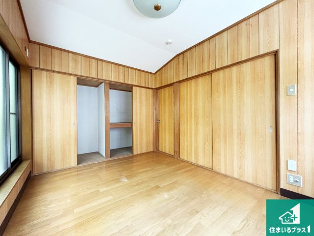 神戸市北区有野町唐櫃　中古一戸建ての洋室|収納スペースが充実しているので子供の成長に合わせてたくさん収納ができます！家族構成に合わせた様々な活用ができる収納！