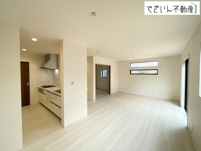 【居間・リビング】 | Livele Garden.S東松山市五領町　新築住宅 | ≪2号棟≫細部まで丁寧に仕上げられた内装が、日々の生活を豊かに彩ります。家族の思い出が増えていく場所に。
現地(2026年8月撮影)