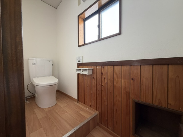 北諸県郡三股町大字宮村の中古一戸建のトイレ|2F洋式