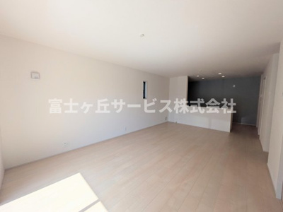 【居間・リビング】 | 浜松市中央区泉4丁目 新築一戸建て | リビングです