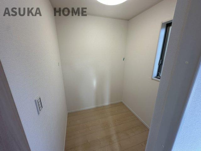 南区平楽の収納|収納力がある広いクローゼットです。ちょっとした家電なども入れる事が出来るのが嬉しいですね。