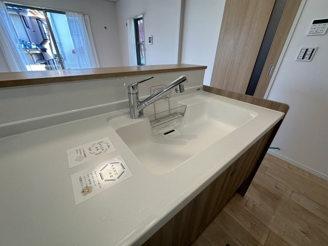 南区平楽のキッチン|浄水器カートリッジ付の水栓です。水道塩素もなく野菜を洗えるので栄養素も損なう心配もありません。