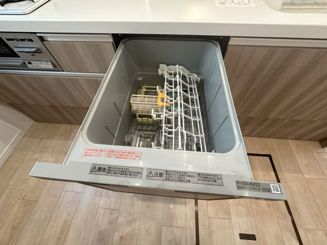 南区平楽のキッチン|食器洗浄乾燥機付きは、家事の負担も軽減されて節水にもなりますね。