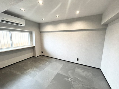 【その他】 | ライオンズマンション厚木 | 寝室でゆっくりと過ごすためにはベッド周りの適度な空間を担保することや窓の位置、照明の明るさ、寝室の広さなどを考える必要があります。自身や家族の構成とライフスタイルに併せて寝室にする部屋を選びましょう！