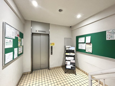 【その他共用部分】 | ライオンズマンション厚木 | 共有部分は、住民なら誰もが使える設備のこと。例えば駐車場やエレベーター、インターネット設備、セキュリティ設備などがあります。他にも、マンションの廊下・外部階段やエントランス・ゴミ置き場などがあります。