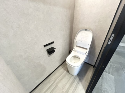 【その他】 | ライオンズマンション厚木 | トイレは大きさや形、機能、抗菌性などが異なる多種多彩なタイプが各メーカーから出ています。それぞれに良さがあるため、事前にどういったタイプのトイレがいいのかをご家庭内で決めて、内見に行くといいでしょう。