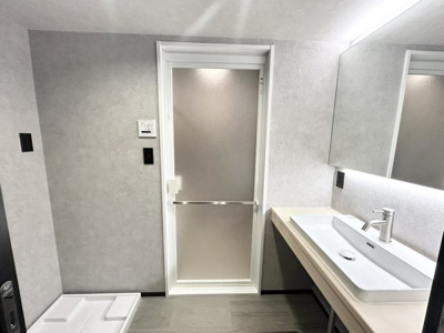 【その他】 | ライオンズマンション厚木 | 洗面脱衣所は「体を綺麗に整える場所」という目的と役割を持っています。そして便利で使い勝手のいい「体を綺麗に整える場所」にするためには、配置や動線、照明や収納計画をしっかりと検討しておく必要があります。