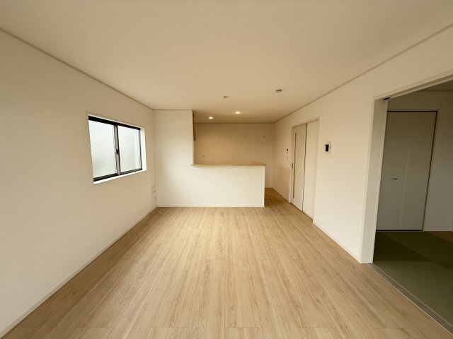 クレイドルガーデン高崎市金古町第17　1号棟の浴室|１坪タイプのフルオートバスです！
足を延ばして入れる広さなので一日の疲れもとれますよ♪
室内物干しや浴室乾燥機もあるのでお天気の悪い日にはランドリースペースとしてもご利用できます！