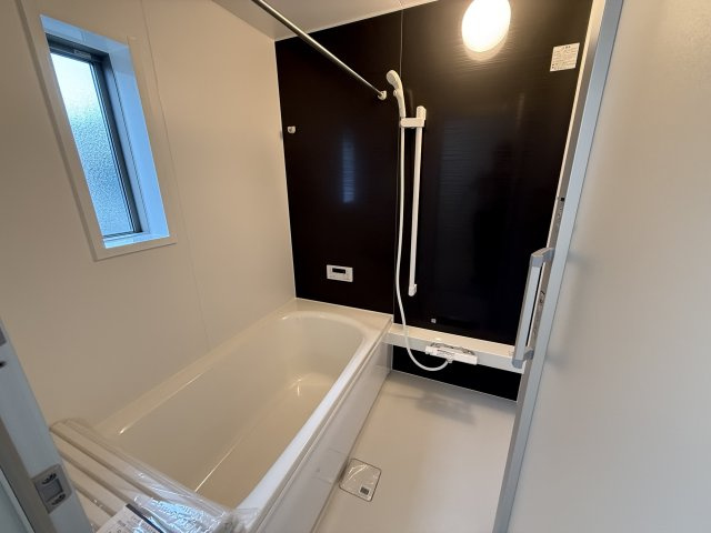 クレイドルガーデン高崎市金古町第17　1号棟のトイレ|1階トイレです。清潔感のある白を基調としています。
温水洗浄・便座暖房機能の付いた快適なトイレです☆