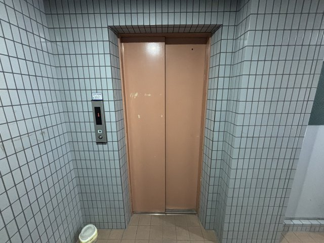 シティーハイツ二宮の玄関