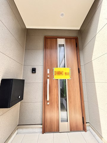 【Cradle garden】宇都宮市今宮 第3 全5棟の玄関|〇5号棟〇
顔が見えるから安心！
モニター付きインターホンで、不審者対策もバッチリです。
※2026年4月撮影