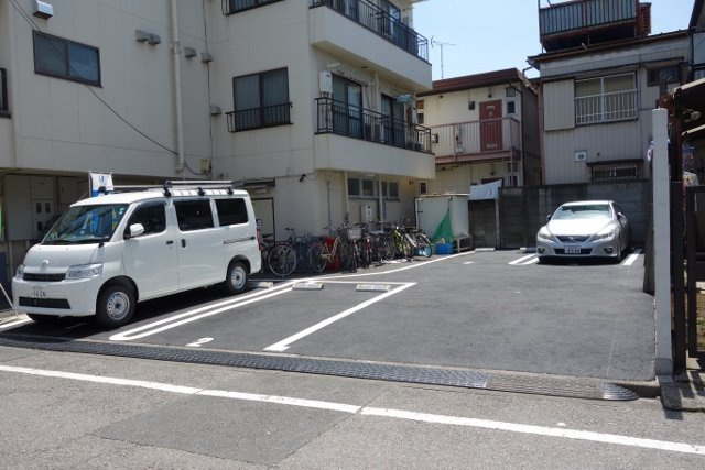 足立1丁目駐車場のエントランス
