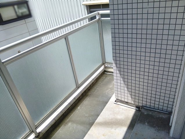 アーバンハイツ上町のバルコニー|お洗濯にも便利なバルコニー付き