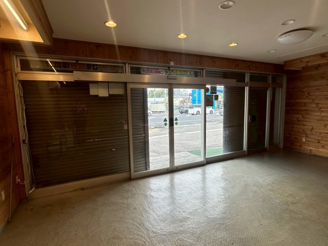 下市場町貸店舗の内装