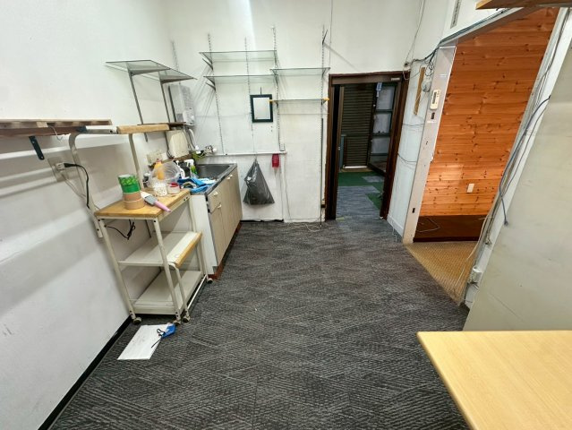 下市場町貸店舗の内装