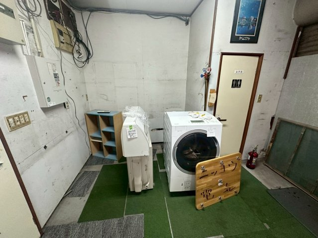 下市場町貸店舗の内装
