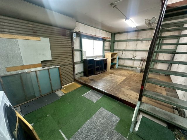 下市場町貸店舗の内装