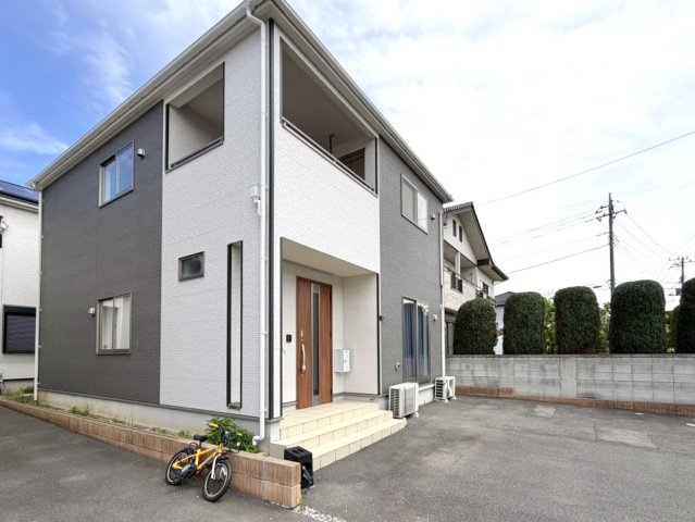 【中古戸建】伊勢崎市韮塚町の外観|■外観|シンプルで洗練されたデザインは住まう人の色に染まり、個性を映し出します♪本日見学可能(*＾＾*)