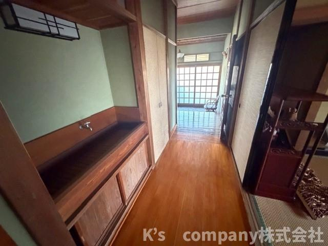 ■中郡大磯町国府新宿　建築条件なし　売地のその他|廊下を抜けると玄関に繋がります☆