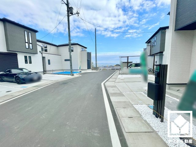 大津市坂本8丁目　7号棟の前面道路含む現地写真