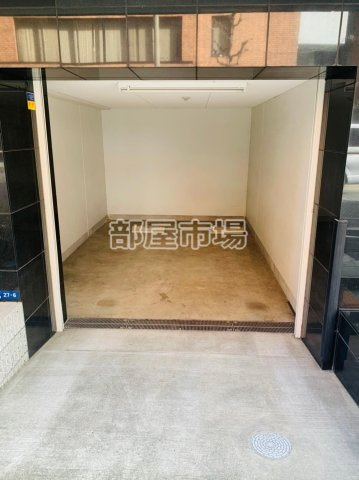ライジングプレイス両国三番館の駐車場