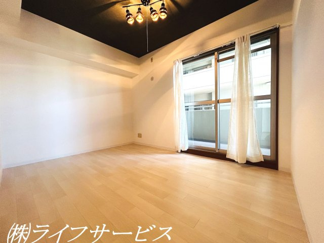 【洋室】 | ペルル加島 | サービスルーム6.1帖／クローゼットあり