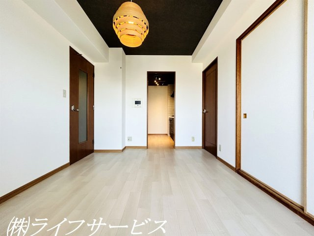 【居間・リビング】 | ペルル加島 | ＤＫ9.6帖／隣の和室とつなげてお使いいただけます