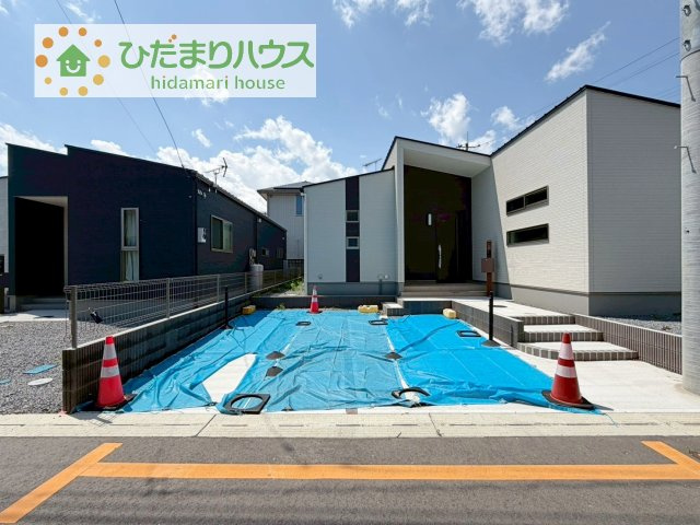 【駐車場】 | 常総市本石下第1期　新築戸建　11号棟 | ゆったりとしたカースペースで、ファミリーカーや軽自動車もラクラク駐車出来ますね♪