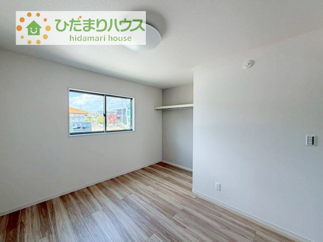 【洋室】 | 常総市本石下第1期　新築戸建　11号棟 | お掃除しやすく、清潔感を保てるのでダニも発生しにくいフローリング♪