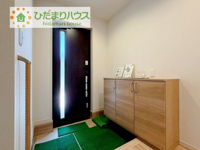 【玄関】 | 常総市本石下第1期　新築戸建　11号棟 | 丁度良い靴箱のサイズ♪これだけあれば家族全員の靴がしまえてスッキリ(^O^)