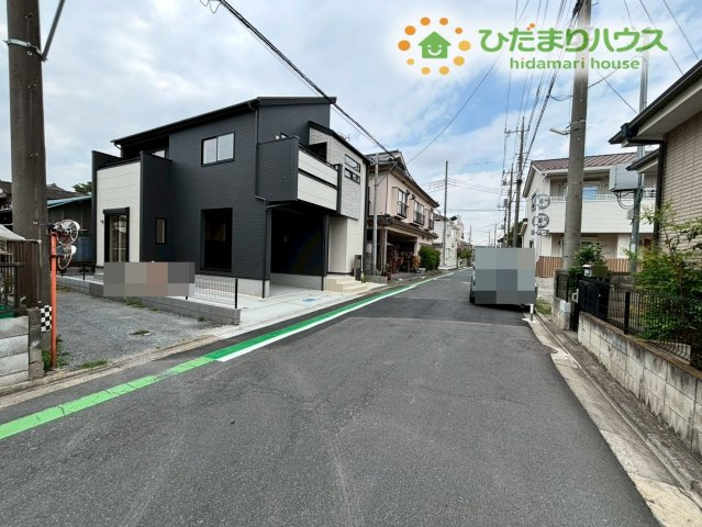 鴻巣市人形1丁目　新築戸建　ブルーミング01の前面道路含む現地写真