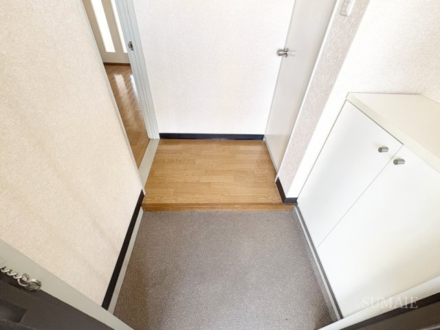 メゾンアキバの玄関|収納のある玄関☆
