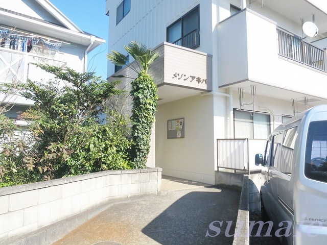 メゾンアキバのエントランス|マンションの入り口です☆