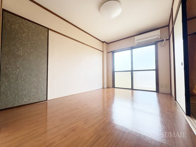 メゾンアキバの居間・リビング|使いやすい洋室☆