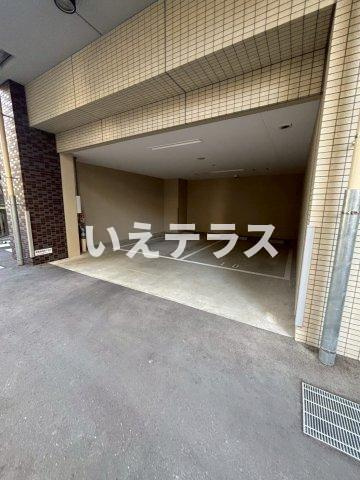 レオンコンフォート神戸駅前の駐車場