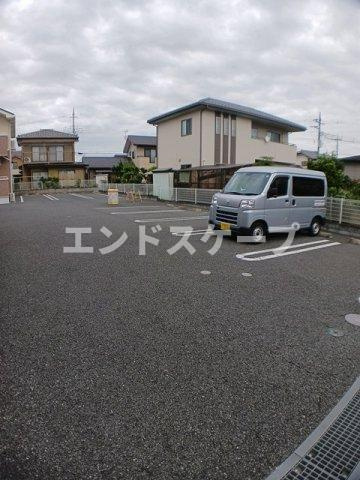 エアリーⅠの駐車場|高崎、前橋のお部屋探しはエンドスケープまで！お客様の理想お聞かせ下さい♪