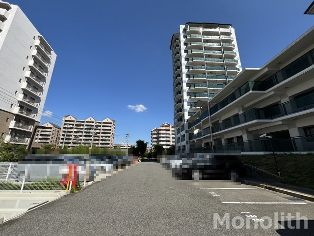 プレヴィア和泉中央壱番館の駐車場