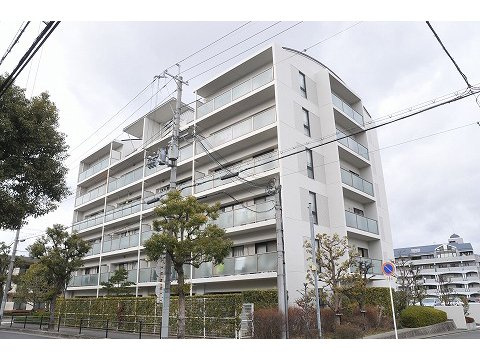 箕面小野原パーク・ホームズ一番館の外観