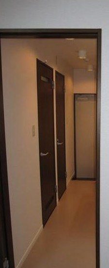 クレセント荻窪の玄関