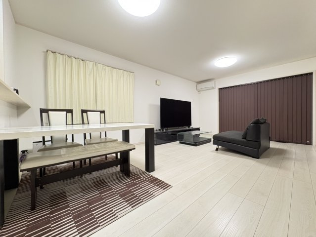本巣郡北方町 曲路東１丁目（北方真桑駅） 2階建 ４ＳＬＤＫの居間・リビング